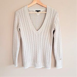 Tommy Hilfiger cable knit sweater w deep V neck.